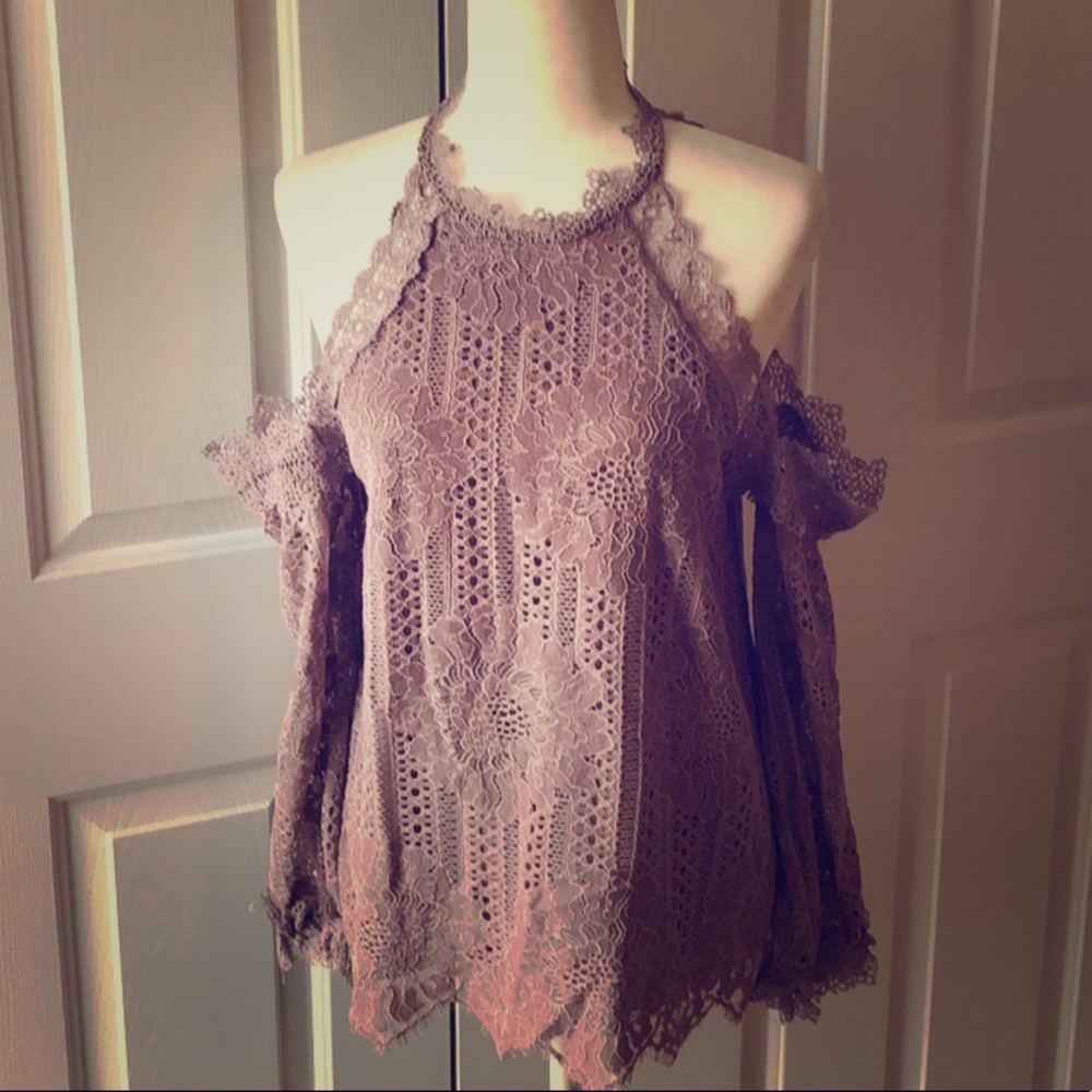 Gorgeous lace off the shoulder Top